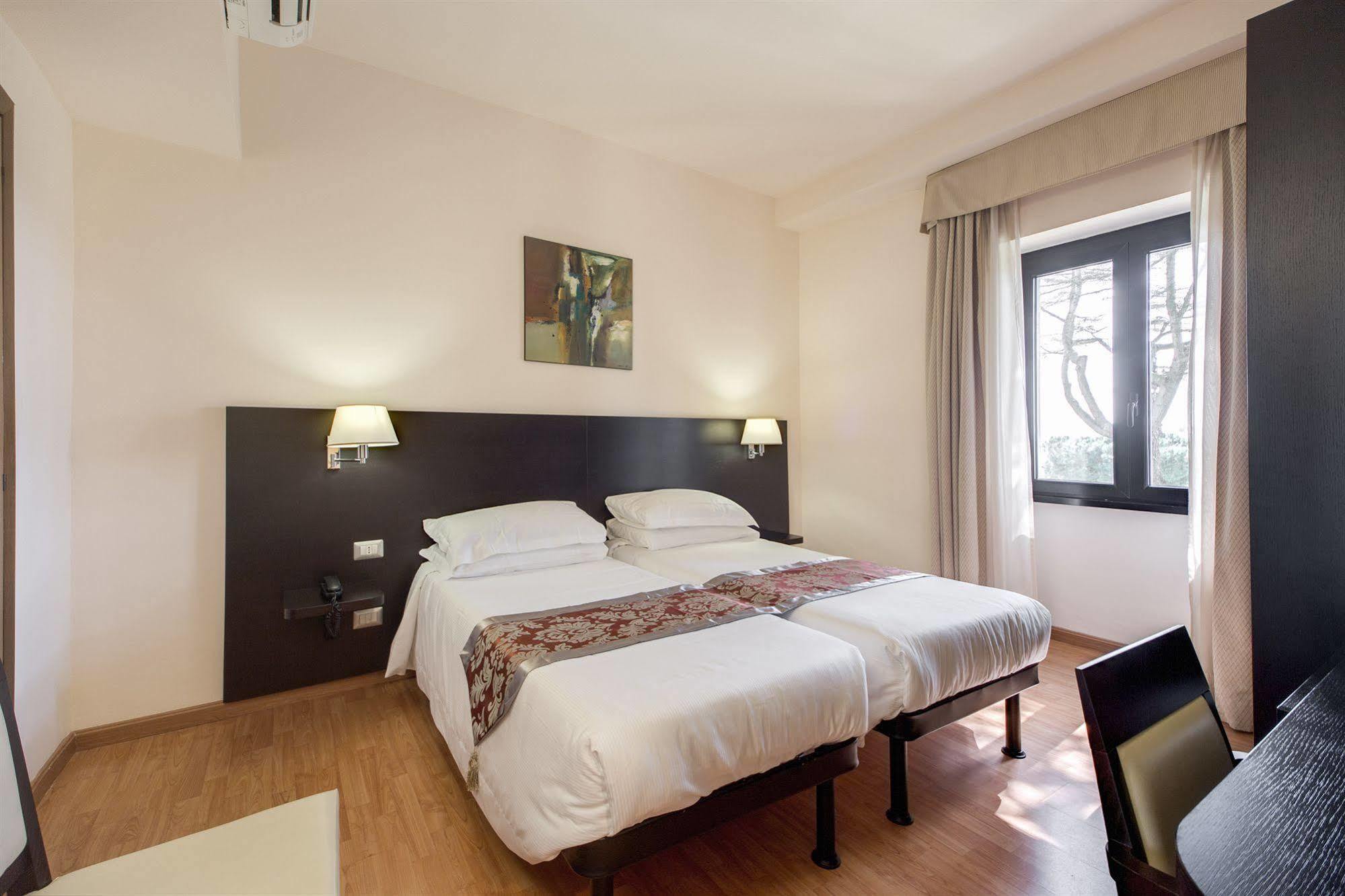 רומא Regal Park Hotel מראה חיצוני תמונה